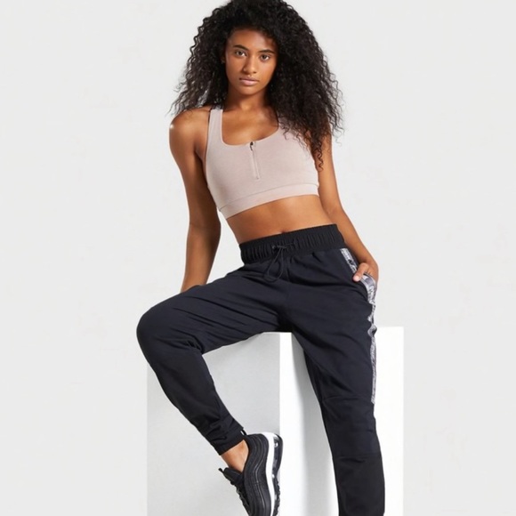 Gymshark Revival Sports Bra - Picture 1 of 4